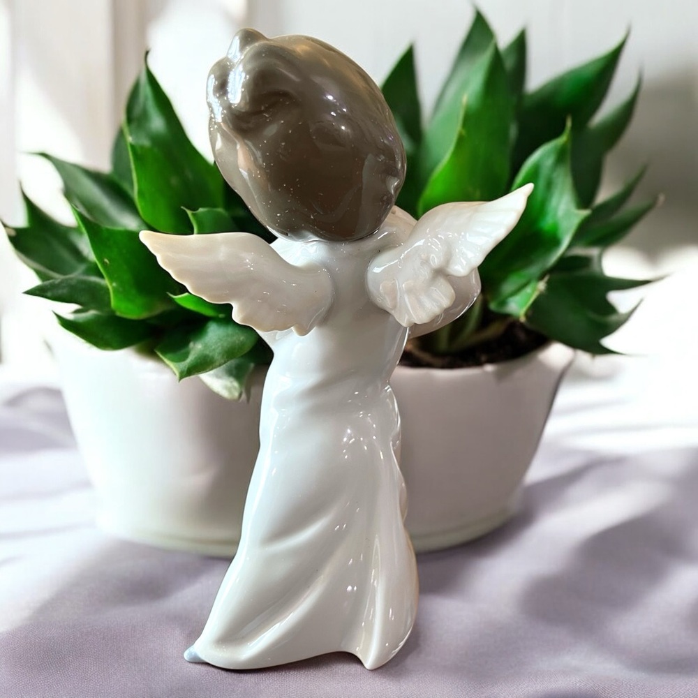 Lladró Mime Angel Figurine #4959 - Picture 9 of 16
